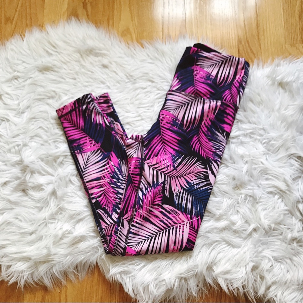 🌿Palm Print Gym Leggings🌿 - Picture 2 of 3